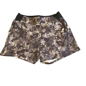 Athleta Brooklyn Printed Shorts Lumen Black Grey Floral Size 10 EUC